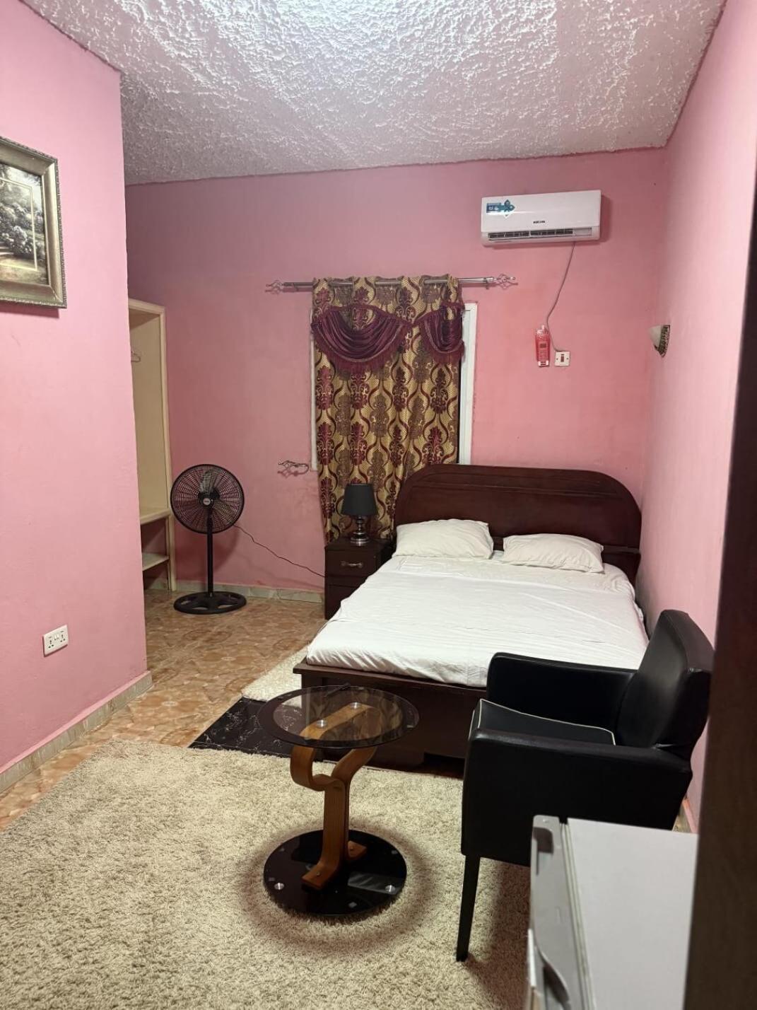 Caroline Trail Villa Freetown Buitenkant foto