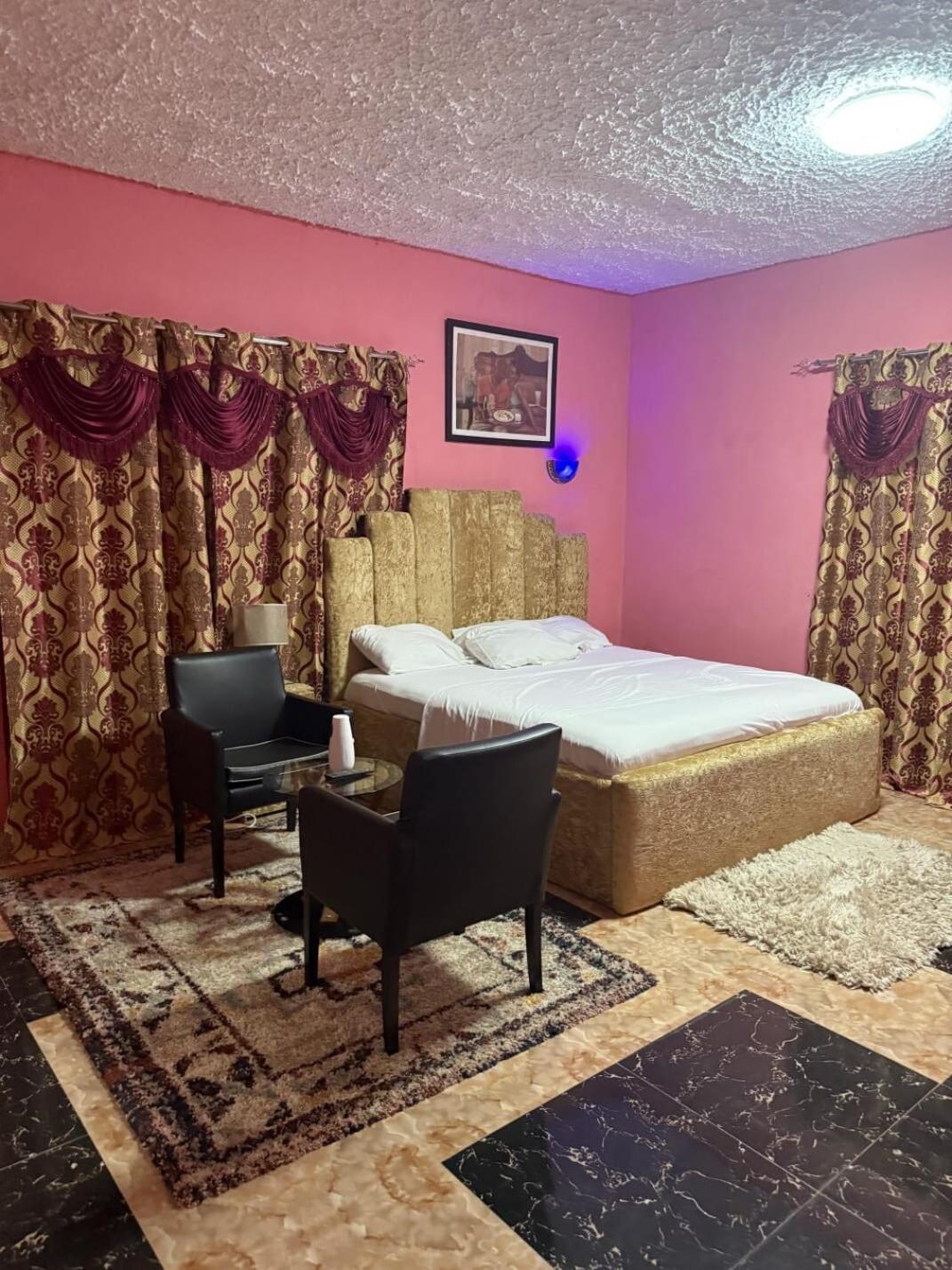 Caroline Trail Villa Freetown Buitenkant foto
